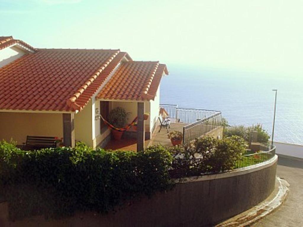 a small house with a view of the ocean at Villa São Paulo in Funchal