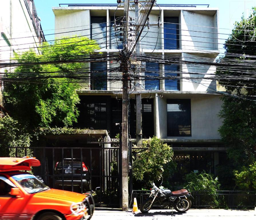 B Arch House Hotel and Cafe ll NO PARKING ll - Resim 9