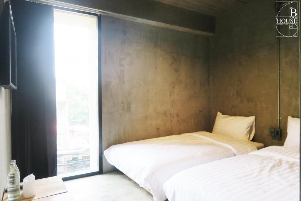 B Arch House Hotel and Cafe ll NO PARKING ll - Resim 15