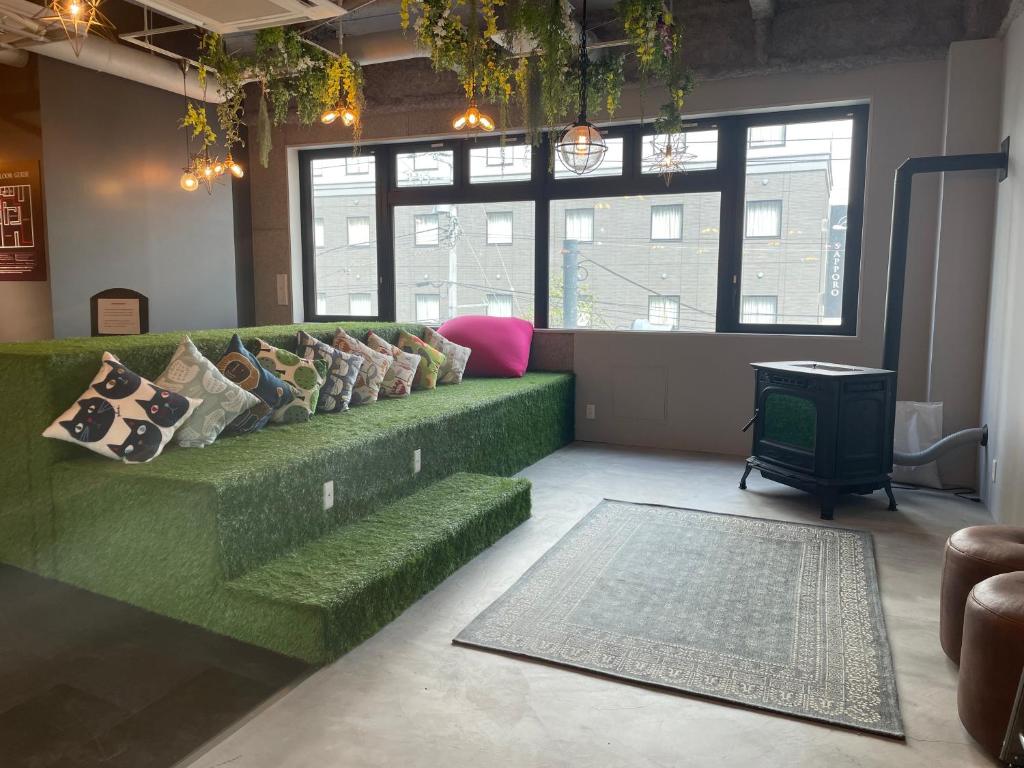 WISE OWL HOSTELS SAPPOROにあるシーティングエリア