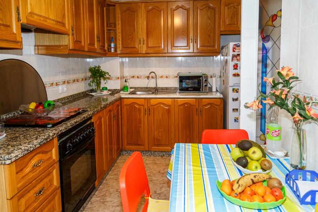 Kuchyň nebo kuchyňský kout v ubytování Hospedaje Gandia Ciudad
