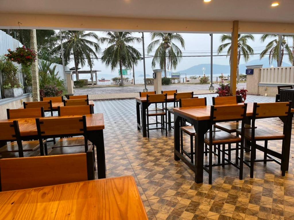 Restaurace v ubytování Panwa Beach Side Beachfront