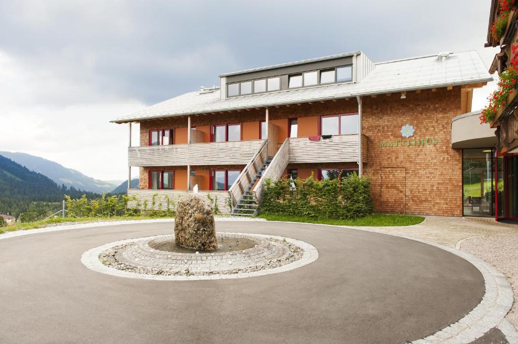 Nespecifikovaný výhled na hory nebo výhled na hory při pohledu z hotelu