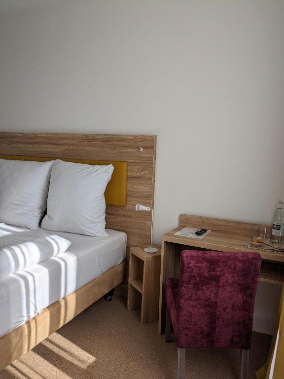 Postel nebo postele na pokoji v ubytování Gasthaus Mandelhof