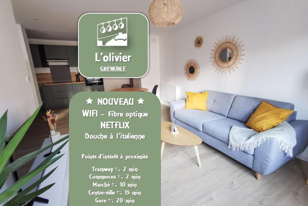 - un panneau dans le salon avec un canapé bleu dans l'établissement L'olivier - Appartement moderne et chaleureux - TRAM et PARC, à Grenoble