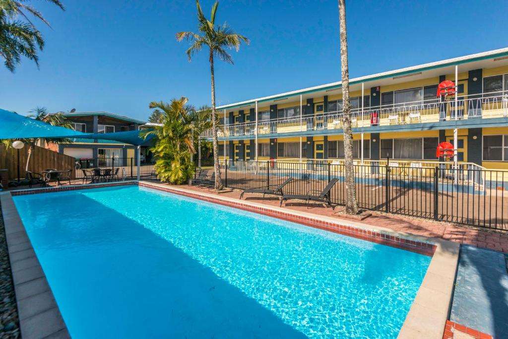 a swimming pool in front of a building at Pacific Motor Inn in Evans Head