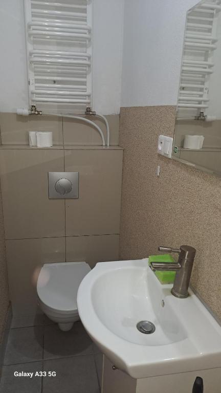 Noclegi , pokoje gościnne - Twin Room Met Privé -externe Badkamer