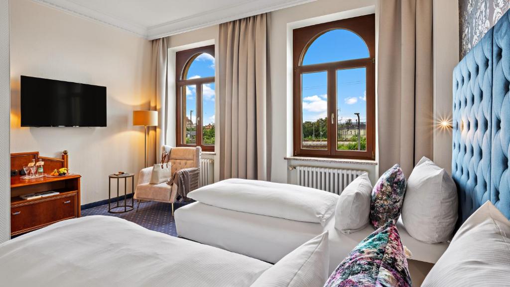 TV a/nebo společenská místnost v ubytování Hotel Bayerischer Hof Dresden