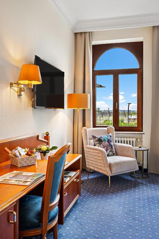 Posezení v ubytování Hotel Bayerischer Hof Dresden
