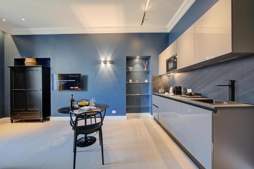 Kuchyň nebo kuchyňský kout v ubytování Seven Suites Apartments - Via Matteotti 178