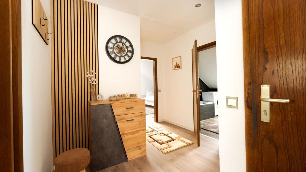 3,5-Zimmer inkl Arbeitsplatz, WLAN & free Netflix, Amazon-Free Parken vollausgestattete Wohnung, 24h Check In - 2