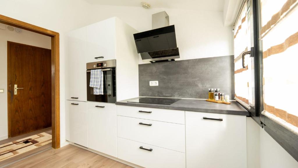 3,5-Zimmer inkl Arbeitsplatz, WLAN & free Netflix, Amazon-Free Parken vollausgestattete Wohnung, 24h Check In - 5