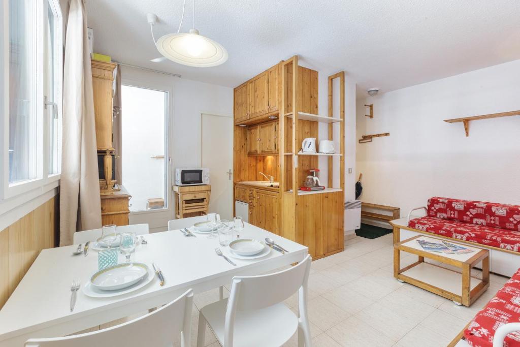 Televízia a/alebo spoločenská miestnosť v ubytovaní Chamonix Sud - Bâtiment E 421 - Happy Rentals