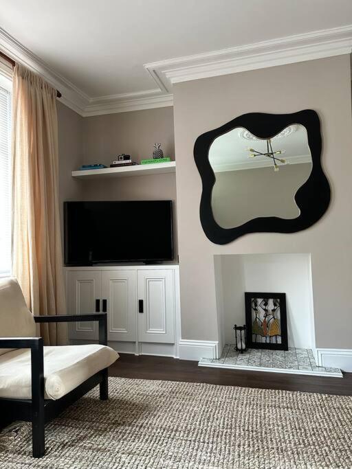 Fotografie z fotogalerie ubytování Luxury Town Centre Brighouse Home, 1 Minute From Train Station v destinaci Brighouse