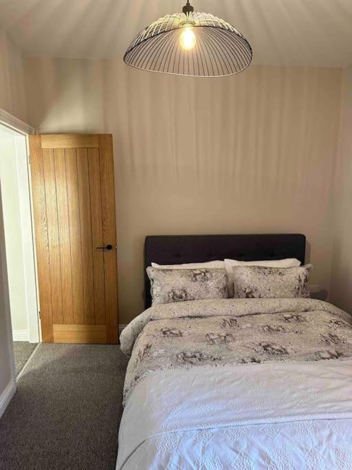 Fotografie z fotogalerie ubytování Luxury Town Centre Brighouse Home, 1 Minute From Train Station v destinaci Brighouse