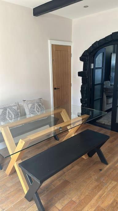 Fotografie z fotogalerie ubytování Luxury Town Centre Brighouse Home, 1 Minute From Train Station v destinaci Brighouse