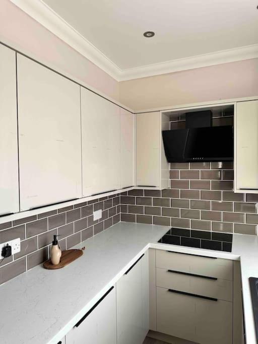 Fotografie z fotogalerie ubytování Luxury Town Centre Brighouse Home, 1 Minute From Train Station v destinaci Brighouse