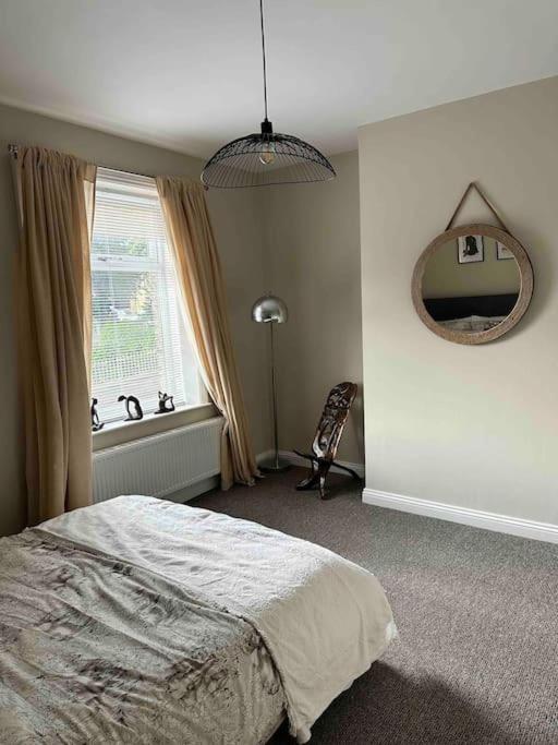 Fotografie z fotogalerie ubytování Luxury Town Centre Brighouse Home, 1 Minute From Train Station v destinaci Brighouse