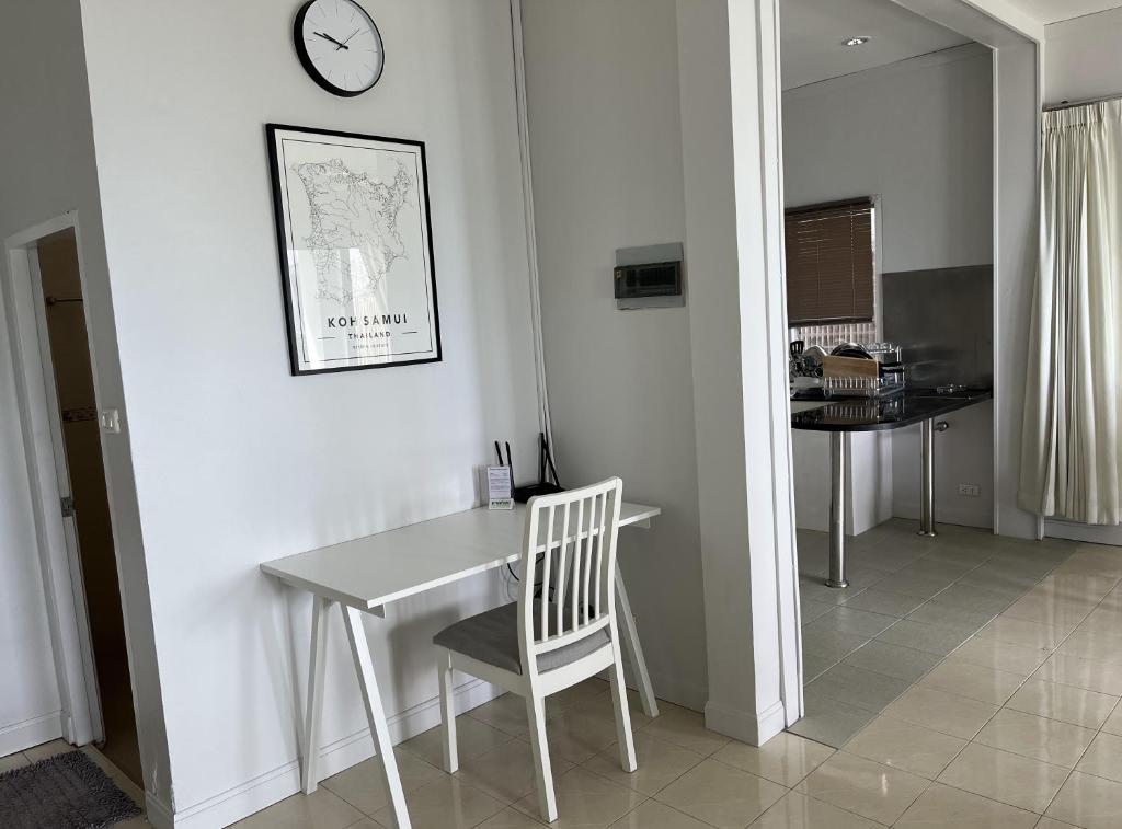 Kuchyň nebo kuchyňský kout v ubytování Bann Kanchana Beachfront Villas