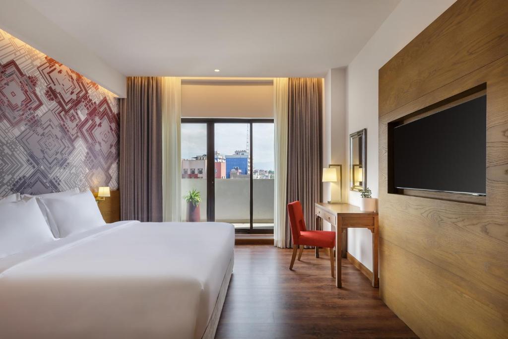 Postel nebo postele na pokoji v ubytování Dusit Princess Kathmandu