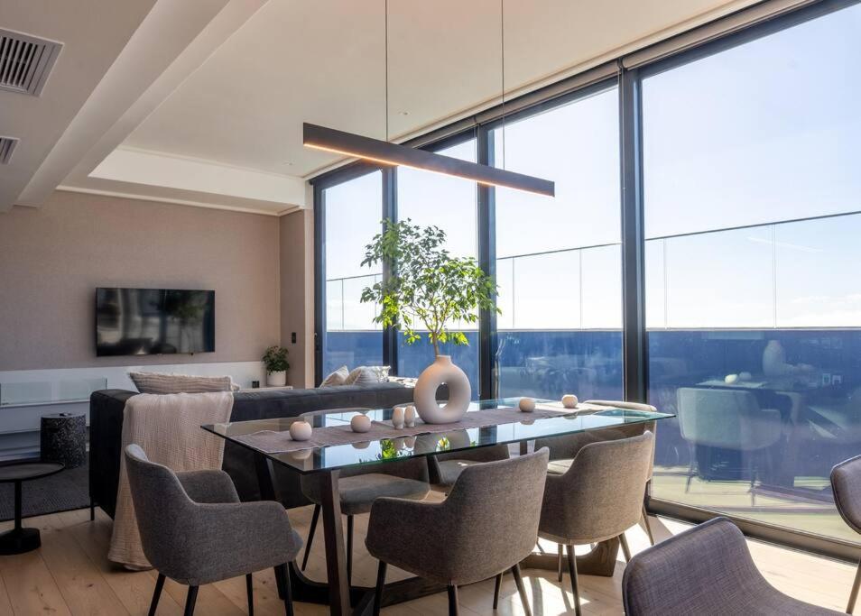 Luxe Penthouse, Pool & Jacuzzi, Cape Town (updated prices 2024)