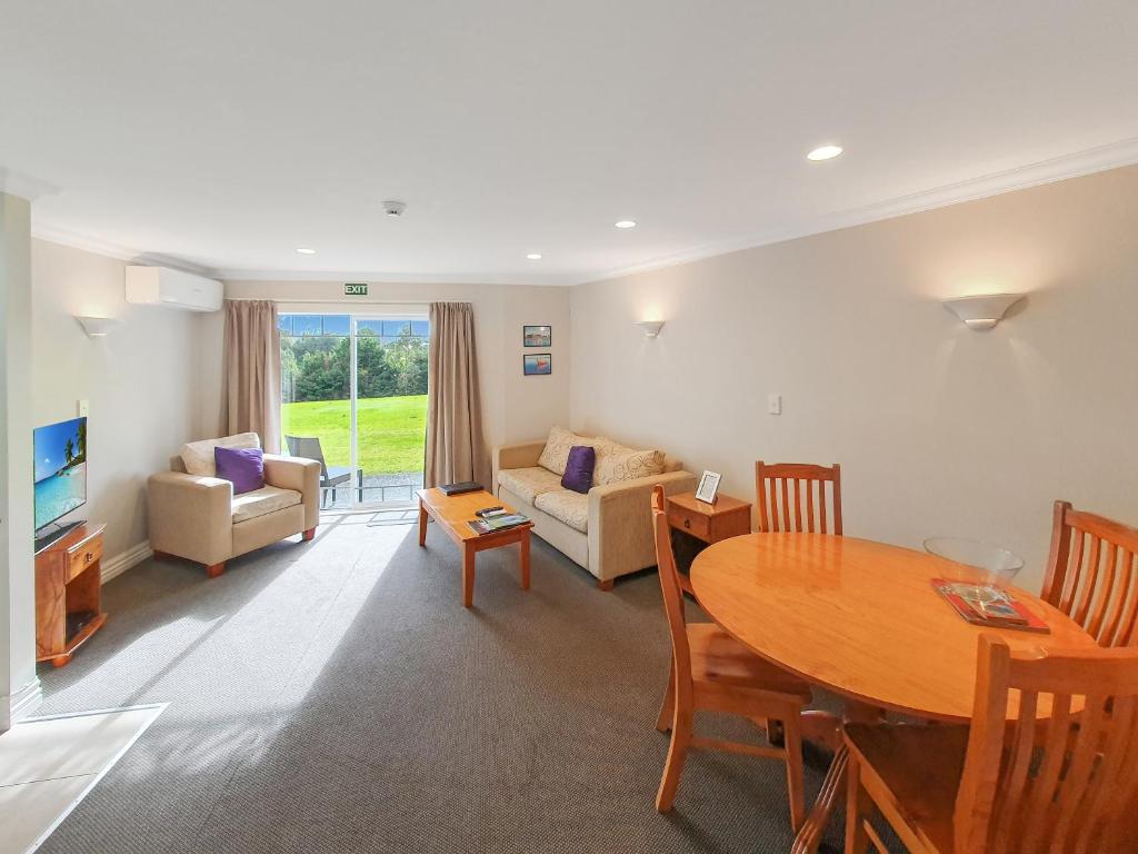 Posezení v ubytování Kerikeri Park Lodge