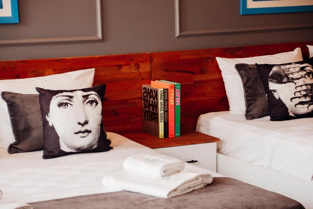 Postel nebo postele na pokoji v ubytování Istiklal Street Taksim House Yamalya Hotel
