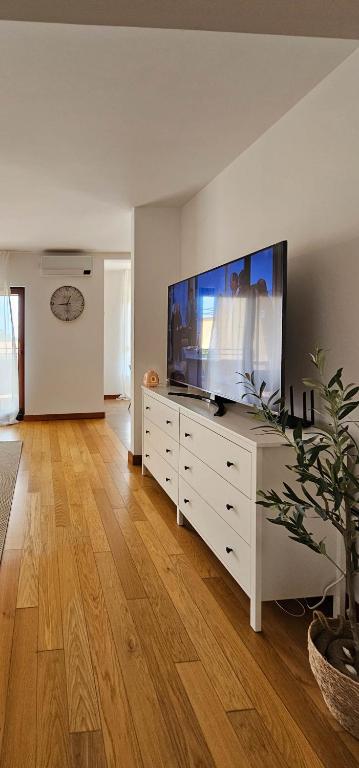 TV a/nebo společenská místnost v ubytování Apartment Bluemare B3 with Shared Pool