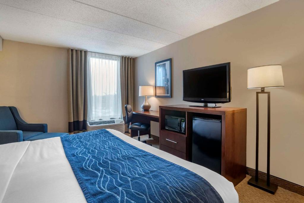 Comfort Inn Shady Grove - Gaithersburg - Rockville - King Room - Non-Smoking