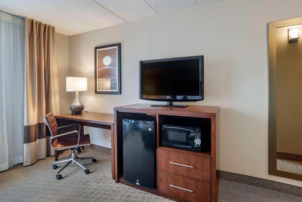 Comfort Inn Shady Grove - Gaithersburg - Rockville - Queen Room - Non-Smoking