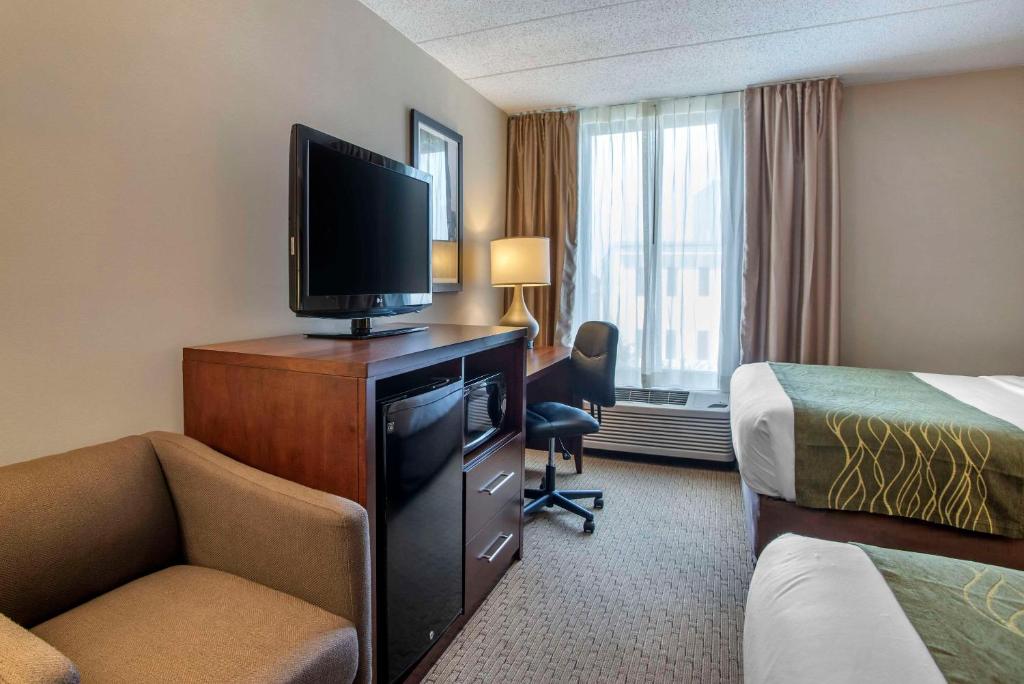 Comfort Inn Shady Grove - Gaithersburg - Rockville - Queen Room With Two Queen Beds - Non-Smoking