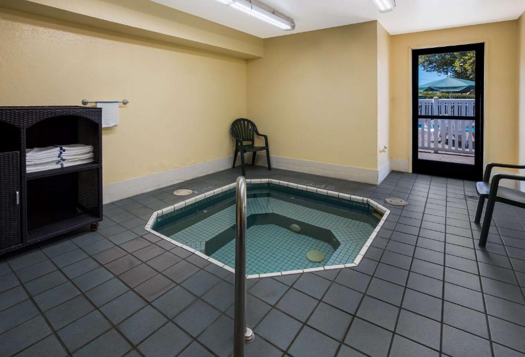 Fotografie z fotogalerie ubytování Quality Inn & Suites Medford Airport v destinaci Medford