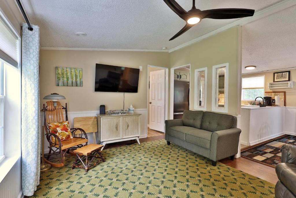 Lake Bomoseen Bungalow home, Bomoseen (updated prices 2024)