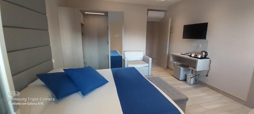 TV a/nebo společenská místnost v ubytování Hotel Danieli La Castellana lago di Garda