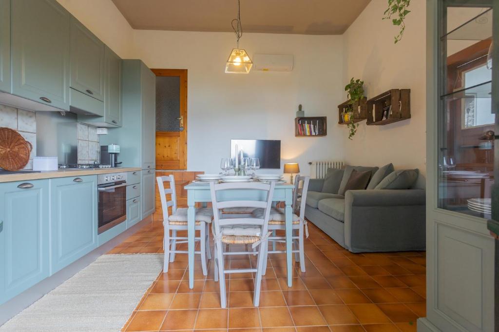 Kuchyň nebo kuchyňský kout v ubytování Simons Apartment with Amazing View by Rent All Como