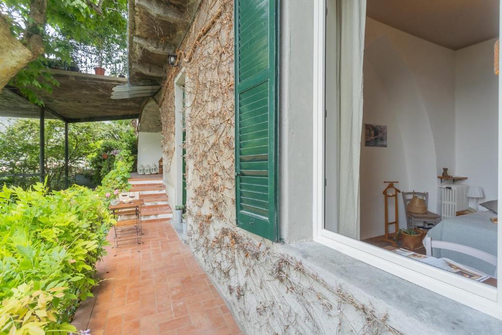 Zahrada ubytování Simons Apartment with Amazing View by Rent All Como