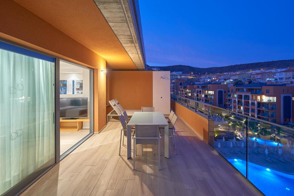 The swimming pool at or close to Arguineguín Park By Servatur VV