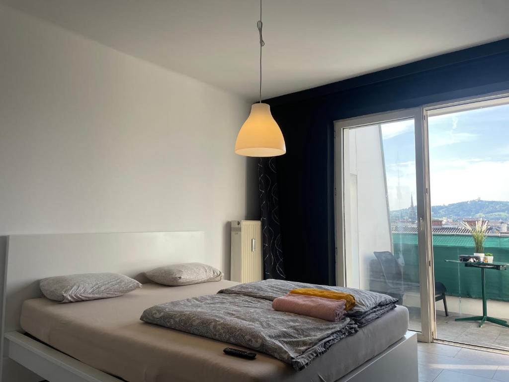 City Apartment close to Linz Central-Private Balcony, Линц - обновленные  цены 2024 года