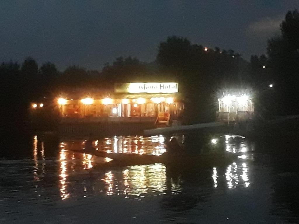 Výhled na řeku, která protéká v blízkosti ubytování v soukromí