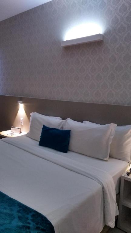 Postel nebo postele na pokoji v ubytování AlphaPark Hotel