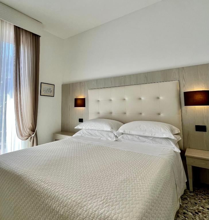 Postel nebo postele na pokoji v ubytování Albergo Degli Amici
