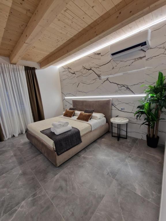 Postel nebo postele na pokoji v ubytování MARLA ROOMS