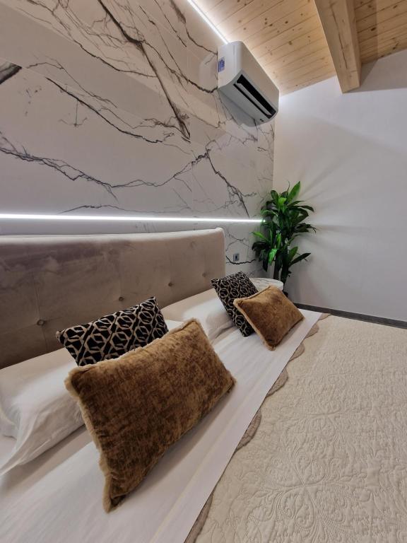 Postel nebo postele na pokoji v ubytování MARLA ROOMS