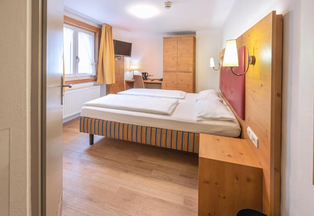Postel nebo postele na pokoji v ubytování Hotel Eder