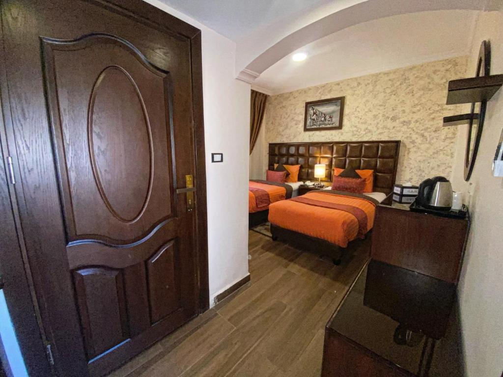 Postel nebo postele na pokoji v ubytování Anbat Midtown Hotel