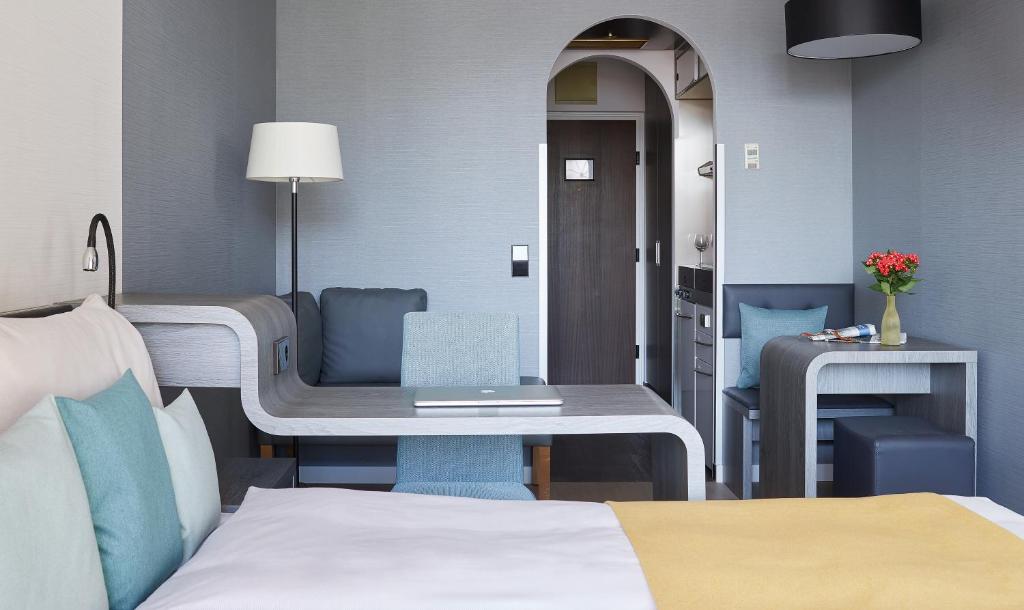 Postel nebo postele na pokoji v ubytování Living Hotel am Olympiapark