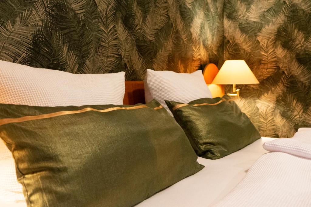 Postel nebo postele na pokoji v ubytování Rein Klassik Hotel