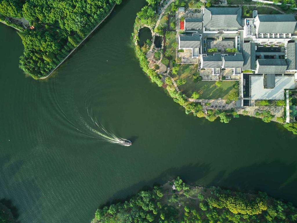 an aerial view of a house in the middle of a river at POKKEI Hotel Shaoxing in Shaoxing