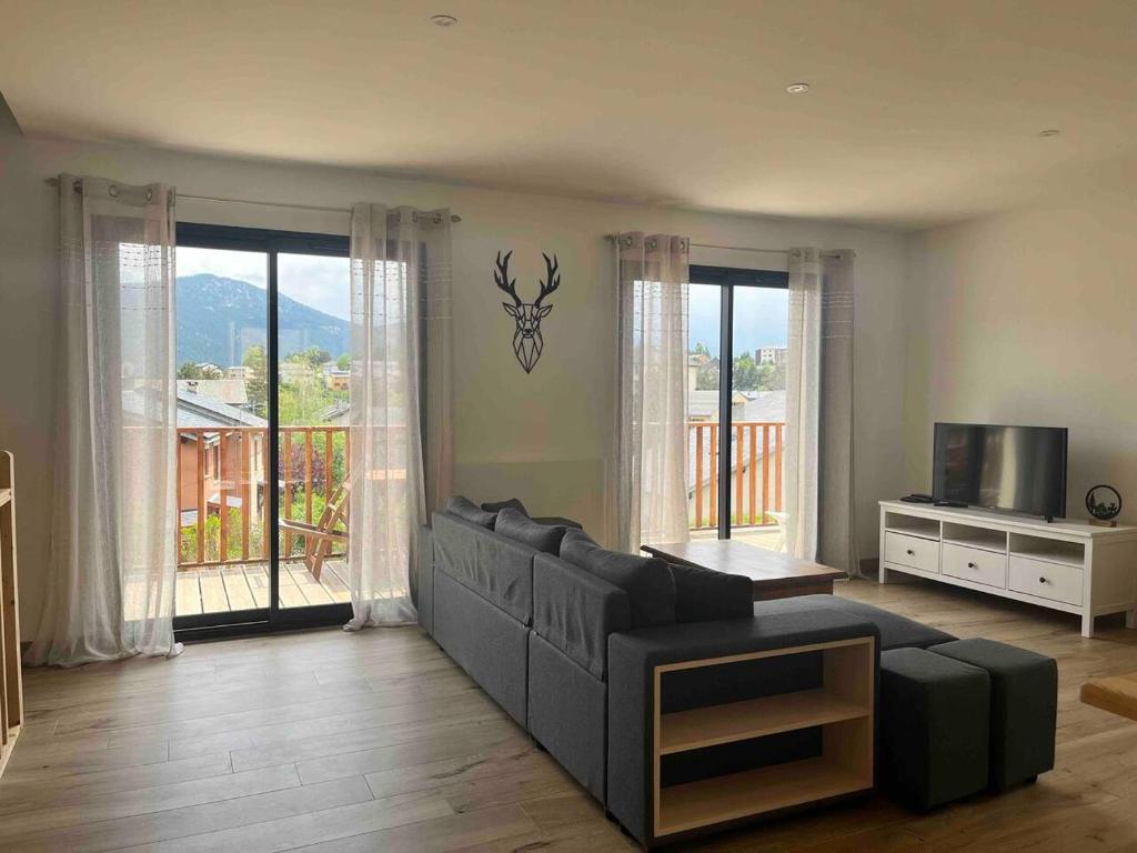 TV a/nebo společenská místnost v ubytování Chalet à formiguères de type 4 terrasse