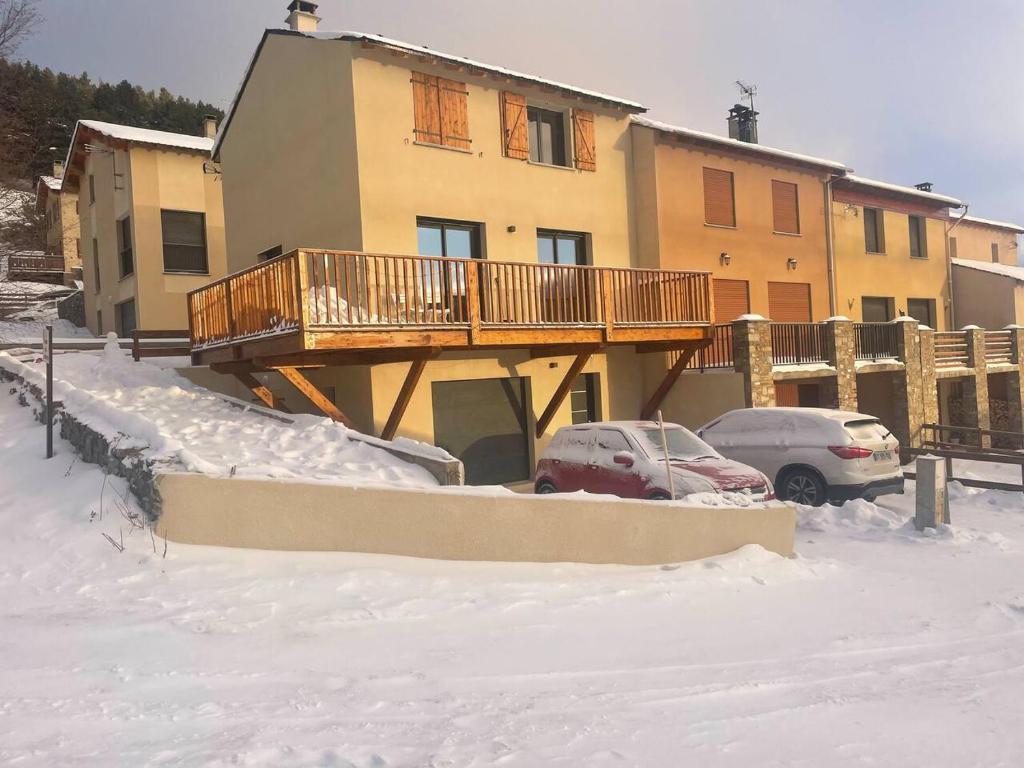 Chalet à formiguères de type 4 terrasse v zimě